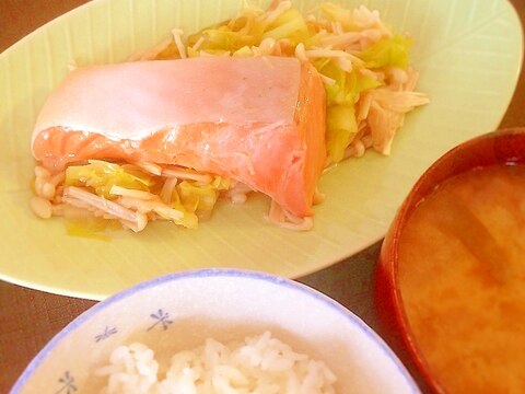 鮭と野菜の蒸焼き【簡単・ダイエット・一人暮らし】